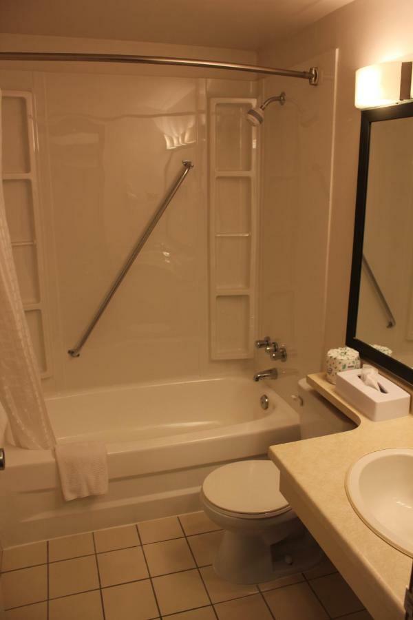 Coronet Hotel Принц Албърт Екстериор снимка